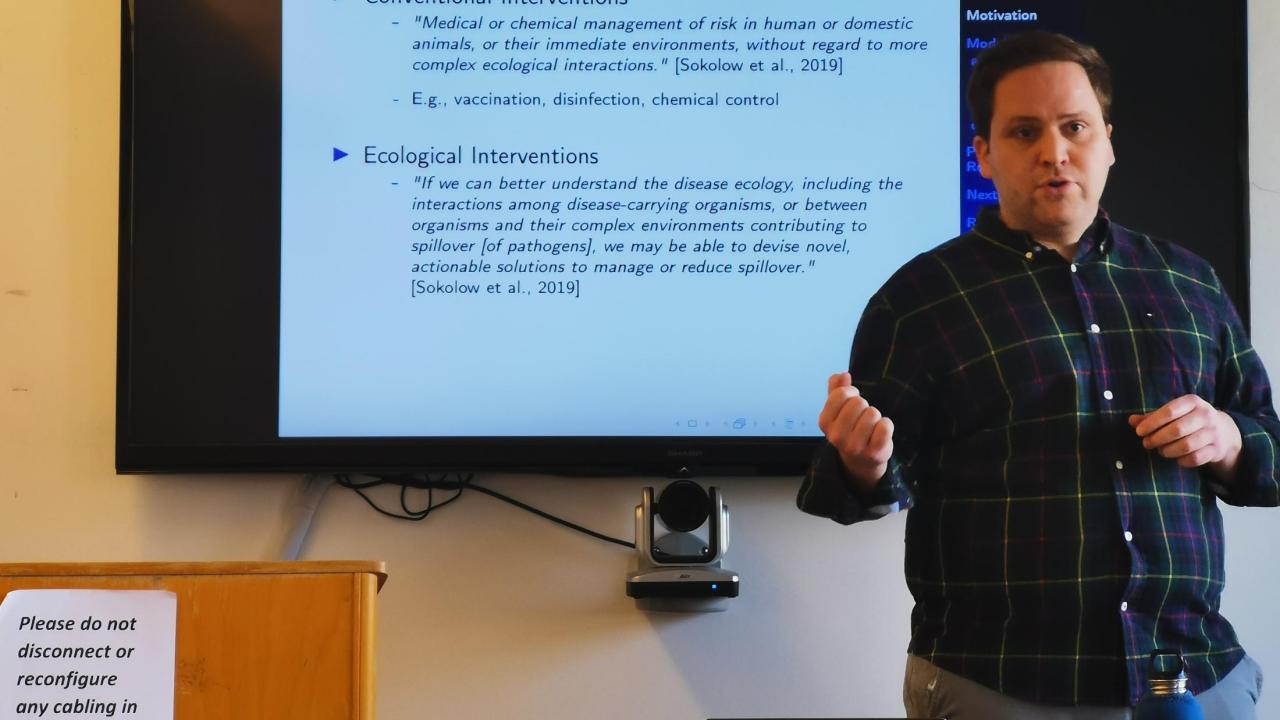 François is explaining the difference between conventional and ecological interventions.