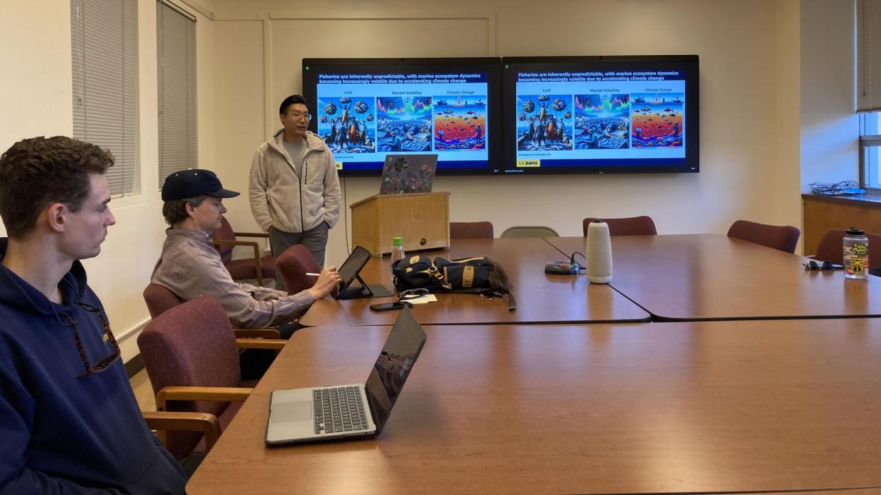 Kyumin Kim presents at NatuRE Policy 